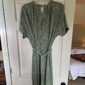 Green button-up shirt dress with white flowers and matching belt - Oversized!